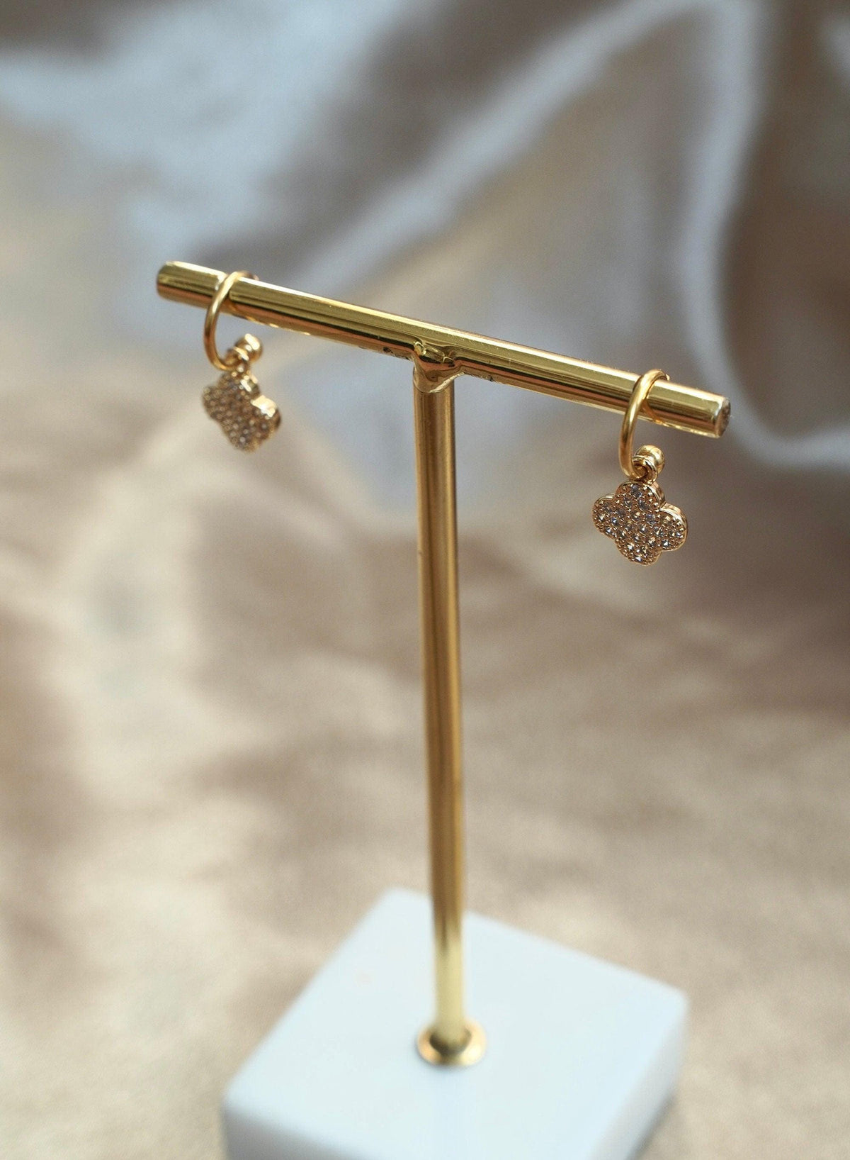 Boucles d'oreilles anneaux sertis dorés Maëlle photo 5