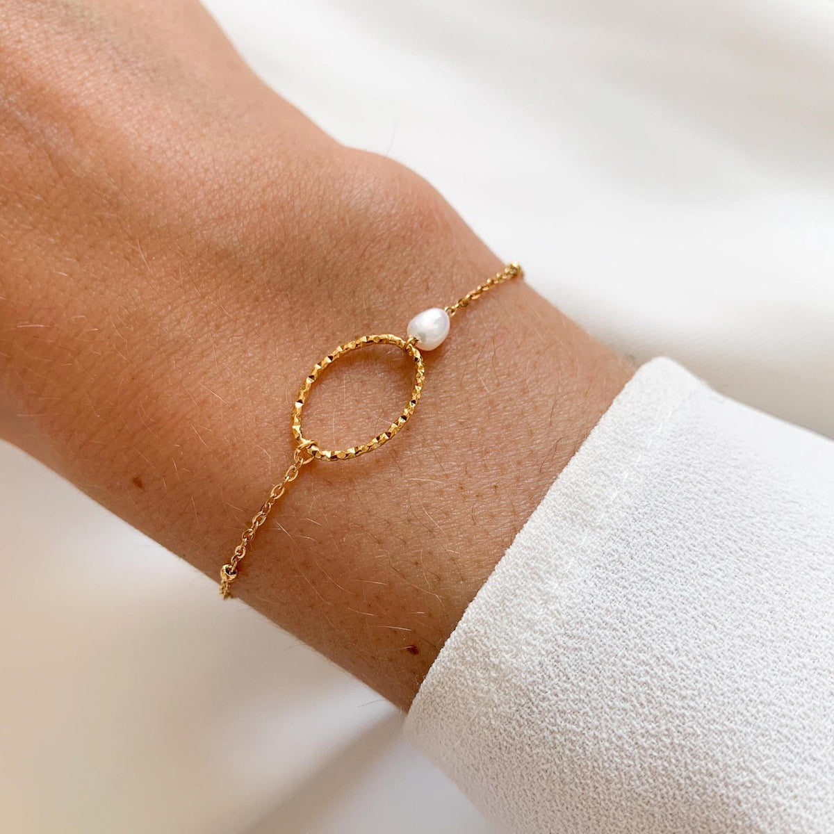 Bracelet anneau ovale perle nacrée Lucie