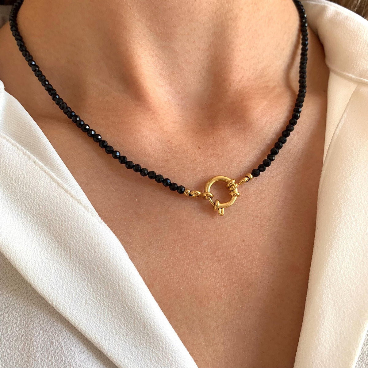 Collier perles onyx noir fermoir doré Colette