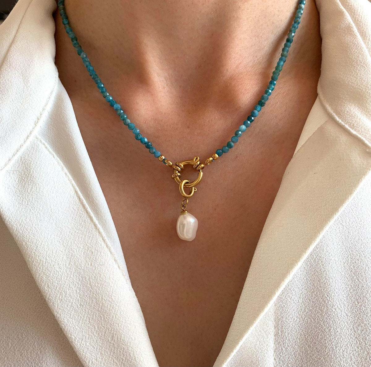 Collier perles apatite fermoir doré Colette