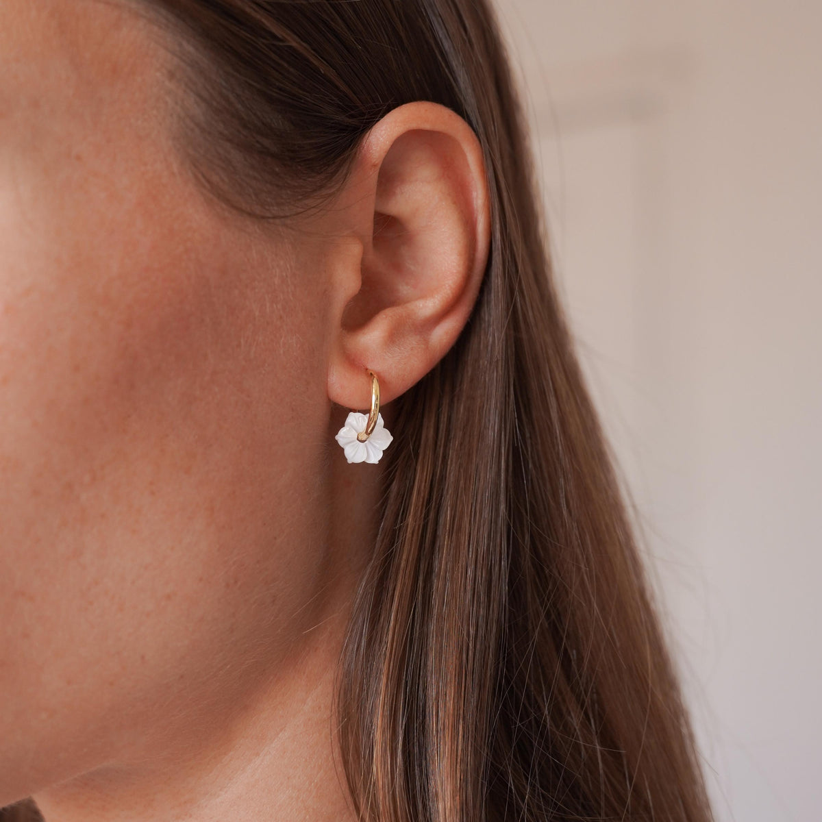 Boucles d'oreilles anneau fleur nacre Luxembourg