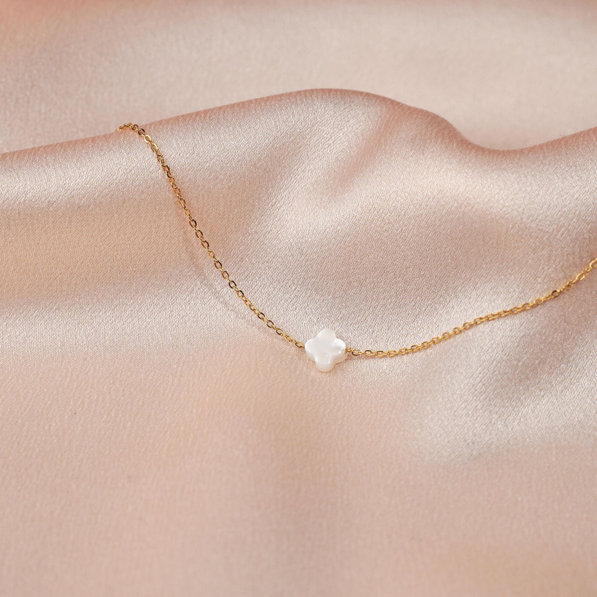 Collier femme pendentif trèfle nacre Solange photo 2