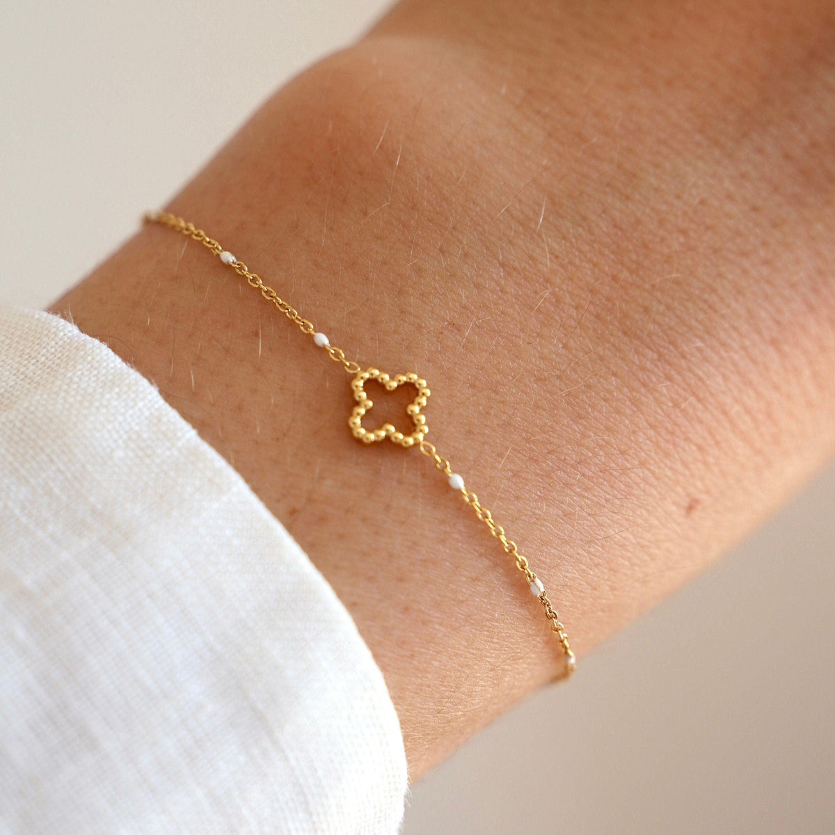 Bracelet fin trèfle doré Cosima