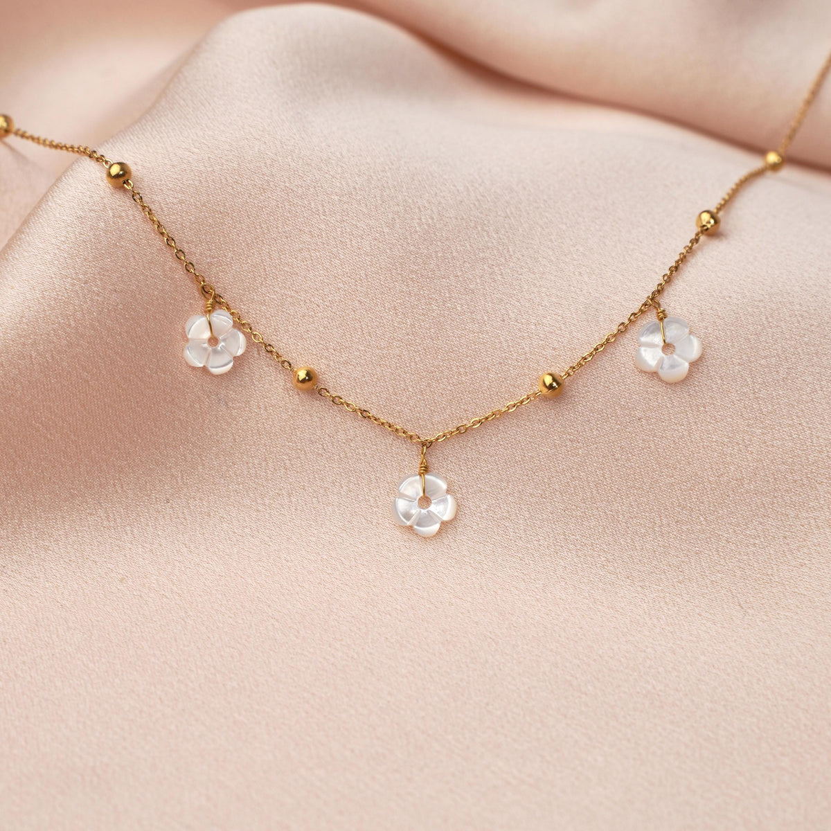 Collier femme breloques fleurs nacre Suzon photo 2