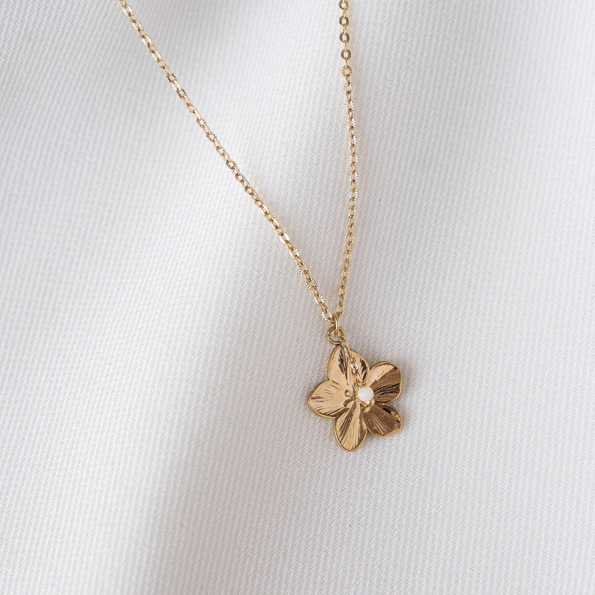 Collier femme pendentif fleur nacre Luxembourg photo 2