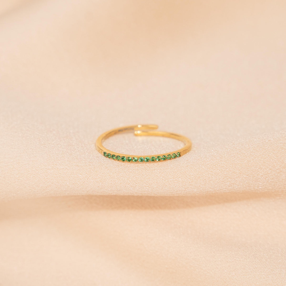 Bague fine sertie zircons verts Vendôme