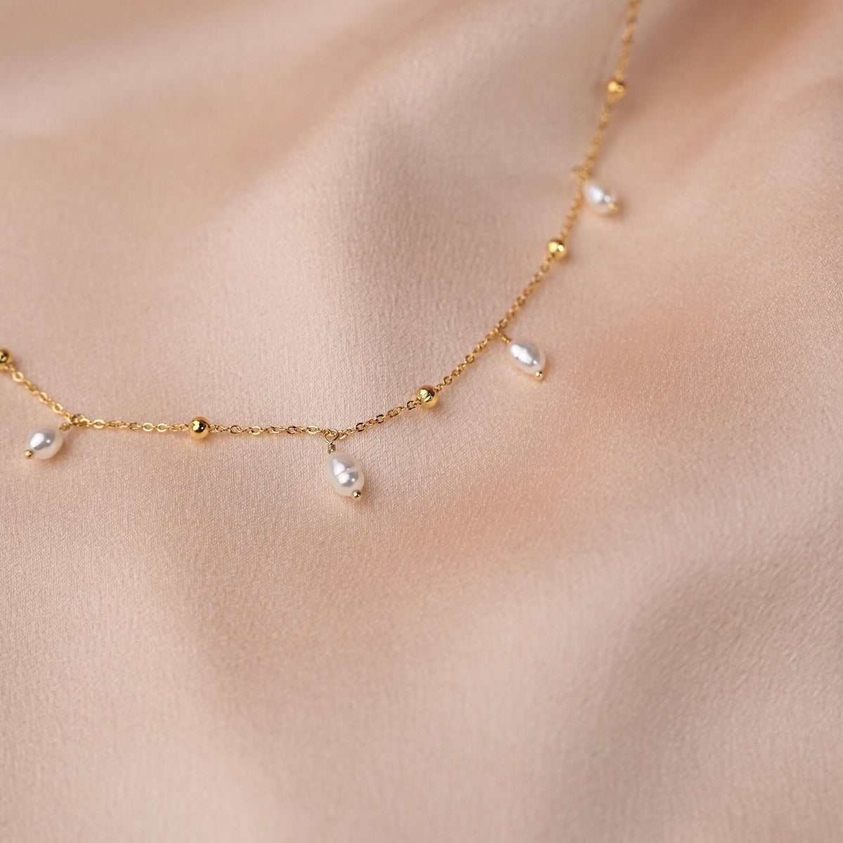 Collier chaîne à billes perles nacre Clotilde photo 4