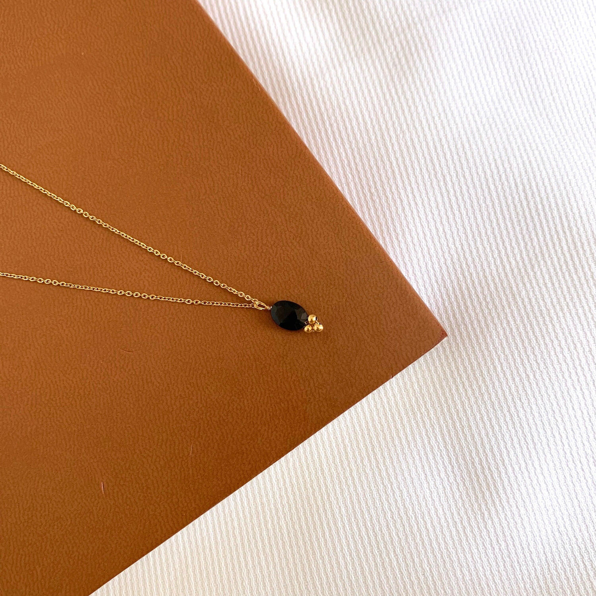 Collier pendentif ovale onyx noir Constance photo 4