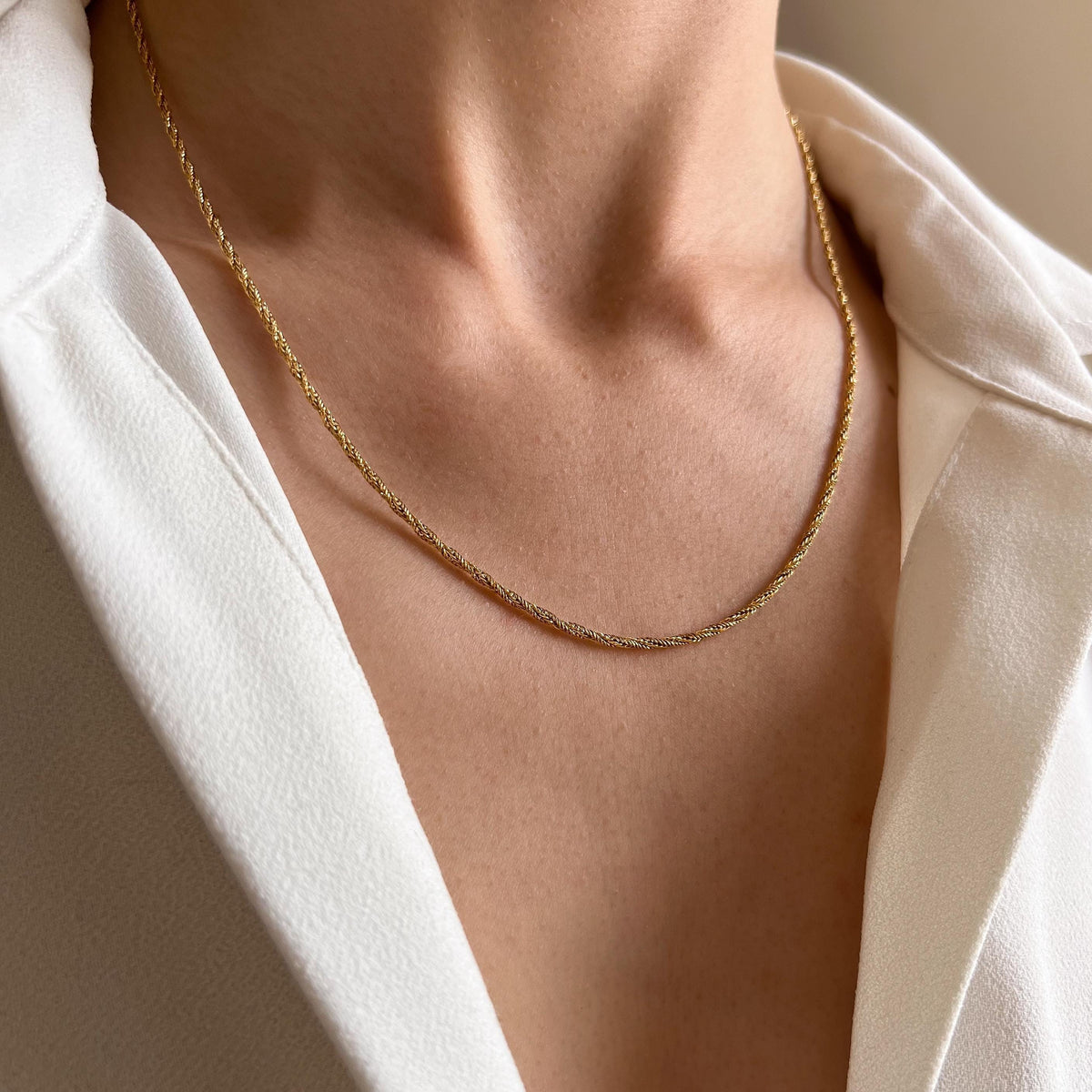 Collier chaîne torsadée dorée Cassandre
