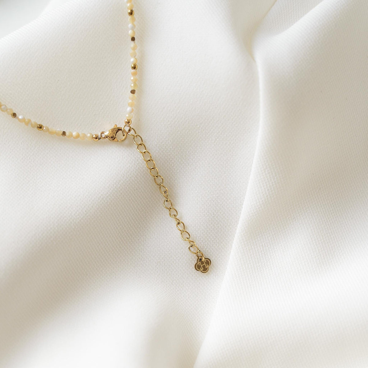 Collier rang de perles nacre blanche Jeanne photo 3