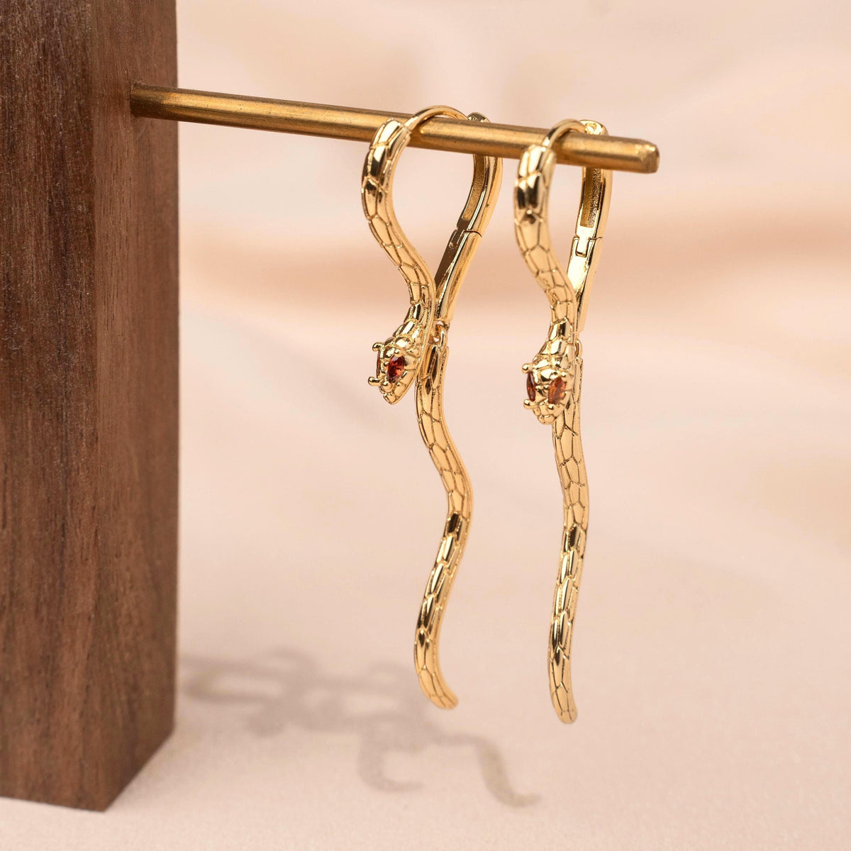 Boucles d'oreilles pendantes serpent Léa photo 2
