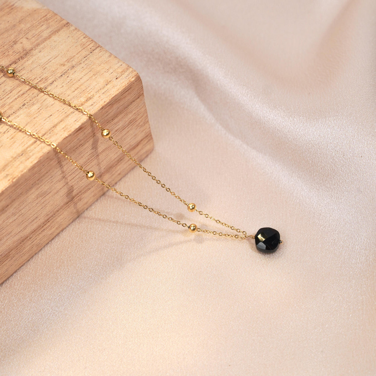 Collier pendentif carré onyx noir Albane photo 2
