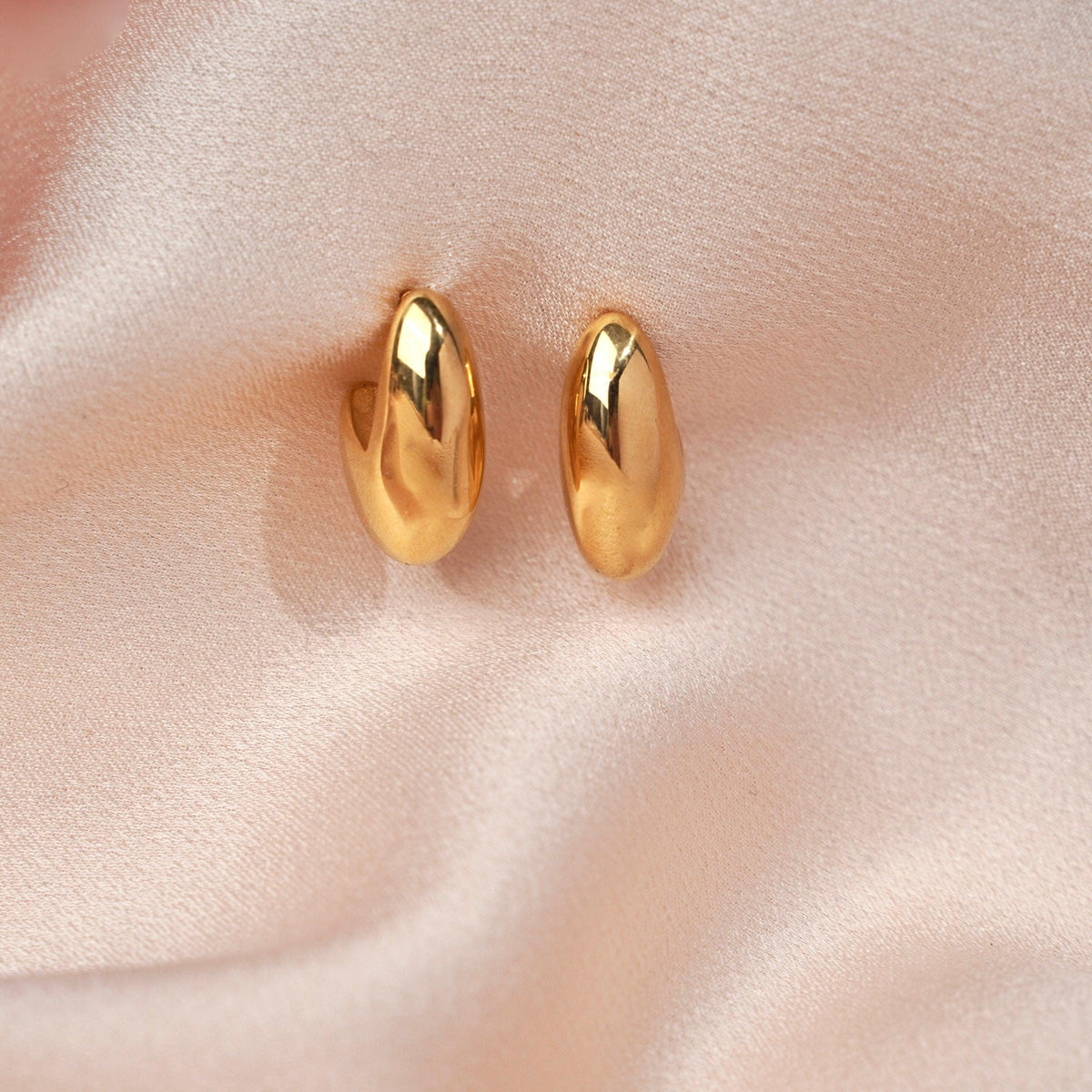 Boucles d'oreilles bombées dorées Montmartre photo 2