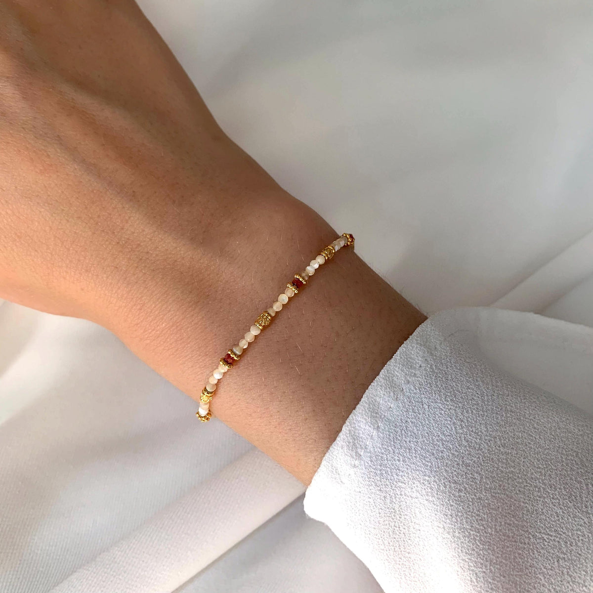 Bracelet perles nacre blanche Jeanne