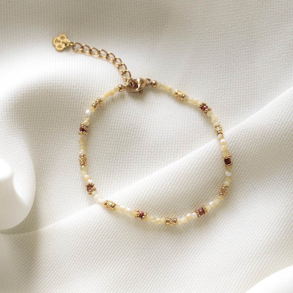 Bracelet perles nacre blanche Jeanne photo 2
