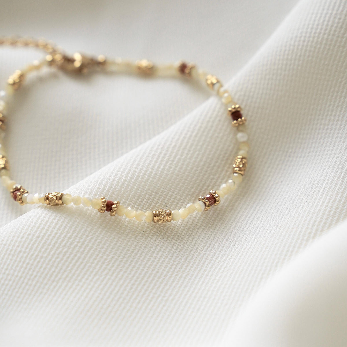 Bracelet perles nacre blanche Jeanne photo 3