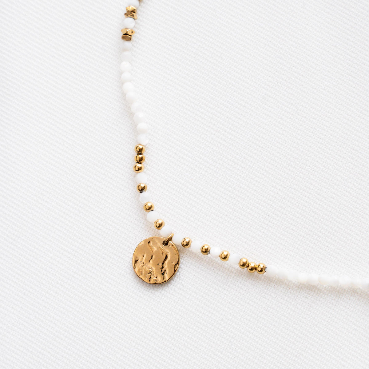 Collier rang de perles agate blanche Jeanne photo 2