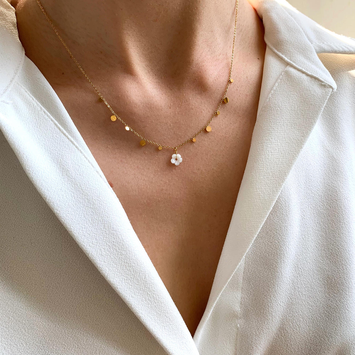 Collier fleur nacre breloques Luxembourg